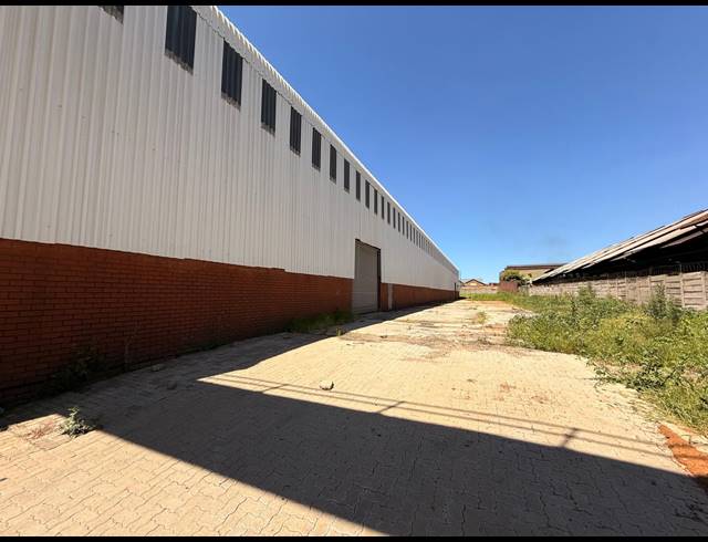 4,000M² WAREHOUSE FOR SALE IN BOKSBURG EAST